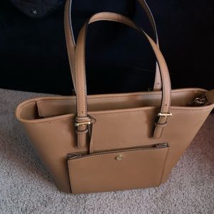 Micheal kors handbag . Good condition.